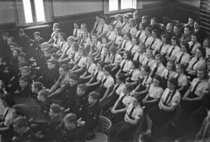 Fiesta en el colegio alemán de Madrid, 20 de abril,1944