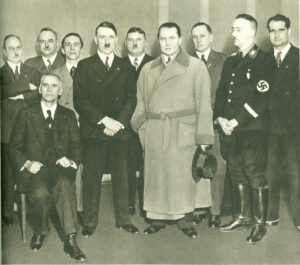 La camarilla y sus flecos. Herrl, Goebbels, Hitler, Rohm, Goering, Darré, Himmler, Hess