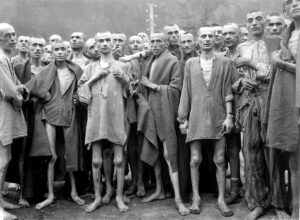 Judíos en el campo de concentración de Ebensee, 1945