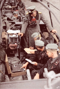 El general Guderian transmitiendo un mensaje por Enigma