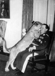 Goering y su cachorro