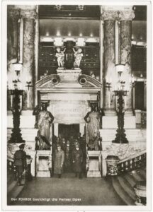 Hitler en la ópera de París, 1940
