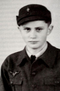 El soldado Ratzinger, futuro Papa Benedicto XVI