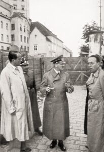 Hitler y Speer en Linz, marzo de 1938