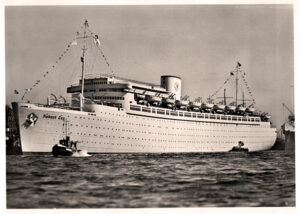 El crucero Robert Ley